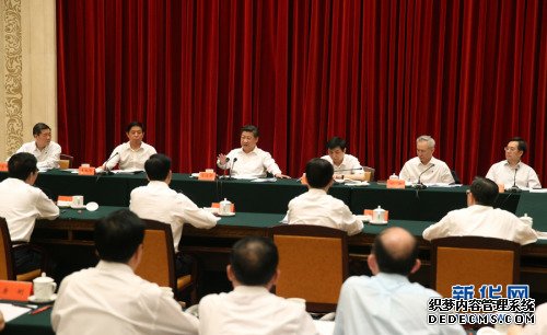资料图:2015年7月17日,中共中央总书记、国家主席、中央军委主席习近平在长春召开部分省区党委主要负责同志座 谈会,听取对振兴东北地区等老工业基地和“十三五”时期经济社会发展的意见和建议并发表重要讲话。新华社记者 姚大伟 摄 图片来源:新华网 资料图:2015年7月17日,中共中央总书记、国家主席、中央军委主席习近平在长春召开部分省区党委主要负责同志座 谈会,听取对振兴东北地区等老工业基地和“十三五”时期经济社会发展的意见和建议并发表重要讲话。新华社记者 姚大伟 摄 图片来源:新华网