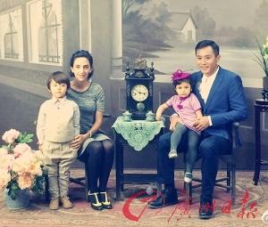 刘烨全家福 图片来源:广州日报 刘烨全家福 图片来源:广州日报